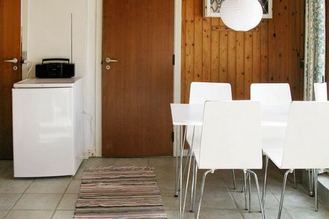 Holiday home located centrally in Vorupør at the back of a building, away from the road and on a quiet natural plot with good shelter. The house is simply furnished with mixed furniture. The kitchen is combined with the living room and is equipped wi...