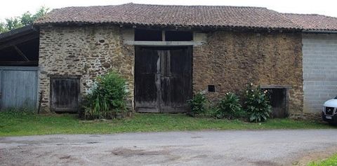 At the exit of a village, near Chaillac Sur Vienne, barn with a surface of 90m ² (15meters x 6meters) Located in a very quiet area with discreet neighbors and close to amenities, 2 minutes from the center of Chaillac Sur Vienne, 5 minutes from Rochec...