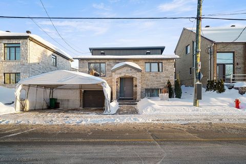 Key in hand! Splendid renovated split level located in a peaceful area in Montreal North. This place is perfect for both a family and a couple who like to entertain guests. This property will satisfy you in every way with its open space as well as it...