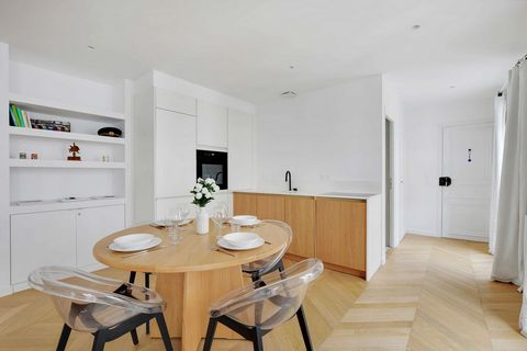 Welcome to Paris in this superb apartment located in the heart of the 8th arrondissement, Rue du Faubourg Saint-Honoré, one of the most prestigious streets in the French capital. The apartment is a 7-minute walk from the Champs-Élysées, 10 minutes fr...