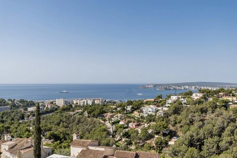 Completely renovated villa with sea views in Costa d'en Blanes near Puerto Portals. This villa originally built in 1990 has been completely renovated in 2019. It is located in the upper part of Costa d'en Blanes facing southwest, so it enjoys the sun...