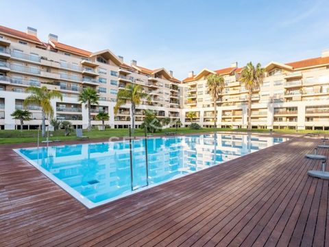 Apartment T2 refurbished, located in a prestigious condominium in Cascais, 'Condomínio Parque Cidadela', with east/west solar orientation and over 197 m2 of constructed area. It offers various leisure spaces such as playground, swimming pool, gardens...