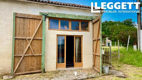 A18911ELM16 - Located in a quiet hamlet, Touvérac is a commune in the south-west of France, located in the department of Charente. Located 2km from Baignes, 10 minutes from Barbezieux Saint Hilaire, 1 hour from Bordeaux. This charming cottage house o...