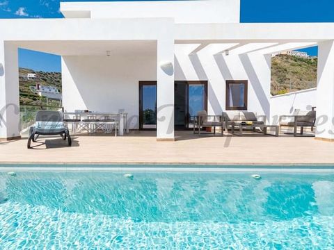 Wonderful villa for holiday let. 2 Bedrooms, 2 bathrooms, central air conditioning, terraces, infinity pool and sea view.