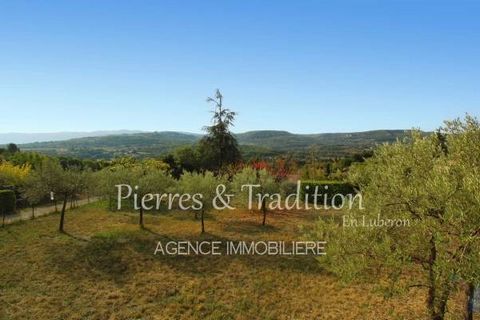 In the heart of the Luberon, on the outskirts of town, contemporary architectural property of 240 m2 built on nearly 3,000 m2 of building land. Beautiful living room of over 50 m2, 5 bedrooms, 3 bathrooms. Numerous outbuildings: office, workshop, lau...