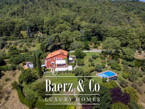 This luxury villa for sale in the beautiful Florentine countryside offers a dominant position surrounded by a lush 6-hectare park. Originally a 13th-century watchtower, the property is only 15 km from the centre of Florence. The villa consists of a w...