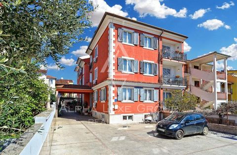 Elegant apartment complex in Rovinj, Istria: Ideal investment close to the beach Located in the serene vicinity of Rovinj, Istria, just 600 meters from the stunning beaches, a sophisticated apartment building is now available for acquisition. This pr...