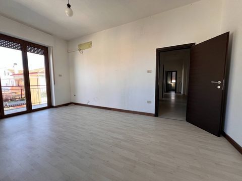 PESCARA: large and bright apartment for sale partially renovated. The proposed apartment, of 107 square meters located on the first floor of a building of only two floors, has very large and bright rooms, arranged as follows: entrance, living room, k...