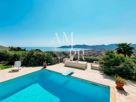 Our agency proposes for sale this superb villa with quality services, benefiting from a magnificent panoramic sea view as well as a radiant exposure. This villa entirely on one level of 225sqm with living room (fireplace), fitted kitchen, 4 bedrooms ...