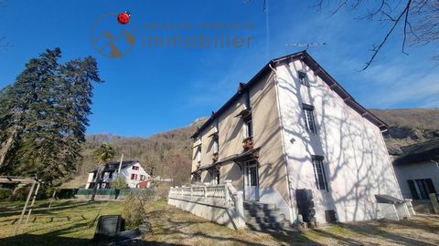 Between LOURDES and ARGELES-GAZOST, beautiful house of 260 m2 habitable, on land of 3527 m2, with carport. Beautiful house of character, 5 minutes by car from the town of LOURDES, composed on the ground floor: an independent kitchen, a beautiful livi...