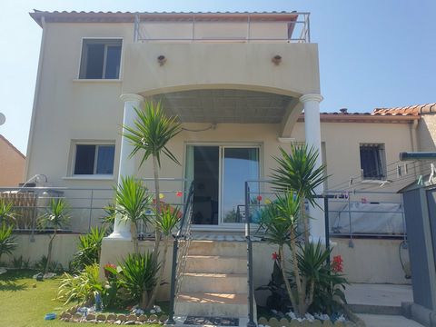 In the town of Coursan, acquisition of this villa with 4 bedrooms. If you wish to arrange a viewing of this house, you can contact your Saint Paul Immobilier Narbonne real estate agency. The interior space consists of a kitchen area, 4 bedrooms and a...