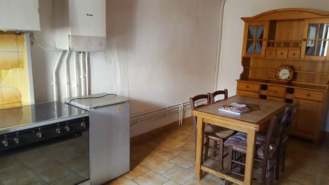 In Ouveillan, become the owner of this beautiful village house with 2 bedrooms. Housing adapted as part of a first real estate acquisition. Saint Paul Immobilier Narbonne is at your disposal to visit this village house. The interior is formed by a ki...