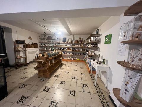 Mdt 117 - In the heart of the center of Migliacciaro, business for sale with an area of about 220 with a magnificent terrace and a garden area. You will be seduced by the potential that this local can bring you. All the necessary equipment to start y...