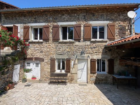 LIFE ANNUITY OCCUPIED WITHOUT RENT - Lavoûte sur Loire, 12km from Le Puy en Velay, stone house of character, very good condition, built in 1842, 135 m2 of living space, on a plot of 800 m2. 4 bedrooms, beautiful living room of 34 m2 with open kitchen...