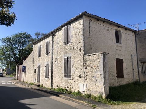 Stone village house of about 110 m2 comprising on the ground floor: a living room and a living room with fireplace, a kitchen, a pantry, a toilet. Upstairs: landing used as an office, 3 bedrooms, a shower room and a toilet. An old stable of 35m2 adjo...