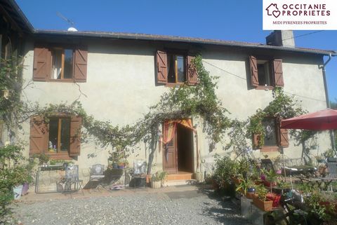 Farmhouse dating from 1790 on 3ha with many possibilities The foundation stone of this old farmhouse was laid in 1790. After that, several adjustments followed and now this is a beautiful house with a gite and several outbuildings where there are sti...
