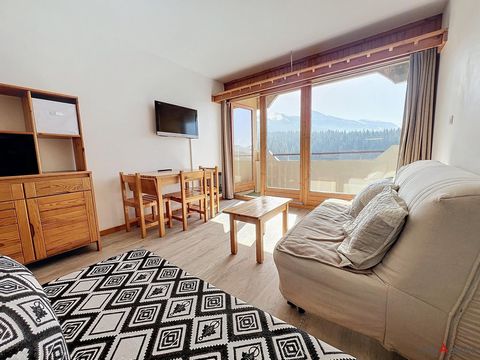 New - Les Glovettes, Discover this large 28 m² studio recently renovated with a clear view of the ski slopes and a south-facing exposure. Maybe set up a small closed bedroom. Sleeps 4, the apartment consists of an entrance, a cupboard, a bathroom/toi...