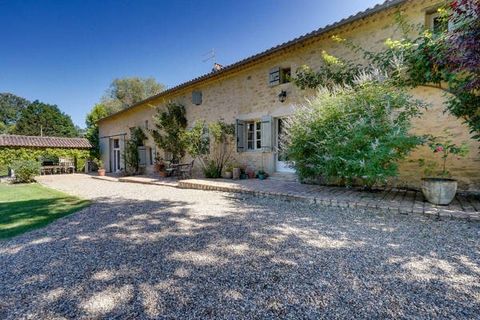 This fully renovated stone property enjoys a unique setting. The house is located at the end of a quiet country lane and overlooks a lush wooded environnement. Only 10 minutes from the popular Bastide village of Monségur. This spacious 380m2 house co...