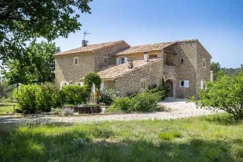In a beautiful protected and quiet environment, stone property consisting of a main house, a guest house and a caretaker's house on landscaped grounds with a view and a 2-hectare swimming pool. The main house with a living area of around 203 m² is ma...