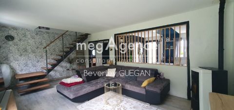 3 bedroom house is located on the Ploumagoar border, but closer to Guingamp. 107m2 house tastefully renovated in a quiet cul-de-sac. Garden level: Garage, workshop, laundry room, boiler room, wc. Floor: fitted and equipped kitchen open to a bright li...