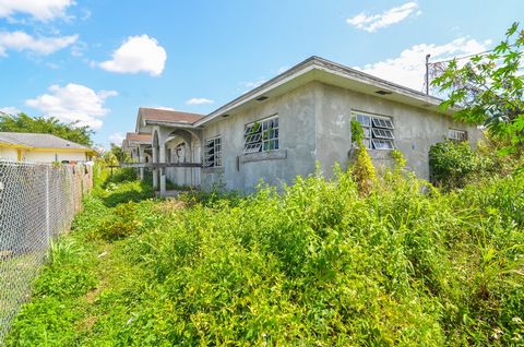 This triplex building is located on a spacious lot of 9,184 sq.ft in a quiet cul-de-sac, providing a peaceful and serene living environment. The building is approximately 3,168 sq.ft in size and is currently 65% completed, with the majority of the ex...