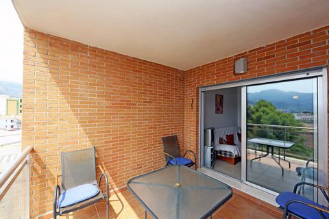Apartment with 3 bedrooms, garage and storage room located on the 3rd floor of a four-storey building with lift. Located in the center of Pego, within walking distance of all amenities, schools and shops, it consists of an entrance hall, a living roo...