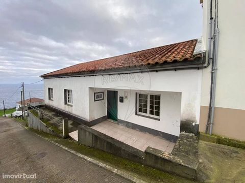 3 bedroom villa located in Vila de Nordeste, Municipality of Nordeste, on the magnificent island of São Miguel. House consisting of 2 floors, with side entrance, built in blocks and concrete, in a secluded area with a full view over the sea and green...