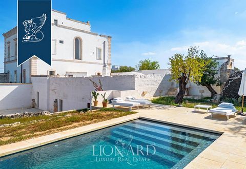 Wonderful 800 square meter farmhouse with 3 swimming pools, spa, sea view terrace and three hectares of private garden for sale at the gates of Monopoli, a splendid city of Puglia. This fascinating farmhouse, recently renovated, develops on 5 levels ...