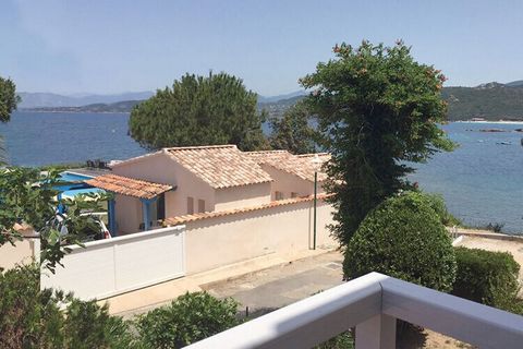 The characteristic villa is close to the beach and offers extensive comfort inside and outside and a fantastic view of the Gulf of Ajaccio. She will fulfill all the wishes for you whether you arrive as a couple or as a family.