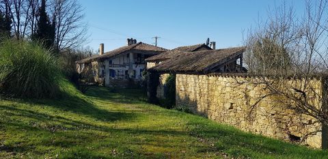 BEAUTIFUL ENVIRONMENT - IDEAL FOR FAMILY HOLIDAYS AND/OR SMALL B B CLOSE TO THE COMMODITIES. SOMME WORKS REQUIRED The property is an heaven of peace and tranquility, although close to Astaffort. On the edge of the Gers and only 20 minutes away from A...