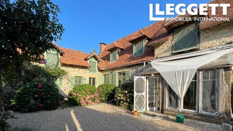 A27438LC24 - Authentic 18th century pretty Périgourdine property includes two detached houses with large barn, separate workshop and covered terrace. These two Périgourdine house share the same courtyard and remain private from one another. One house...