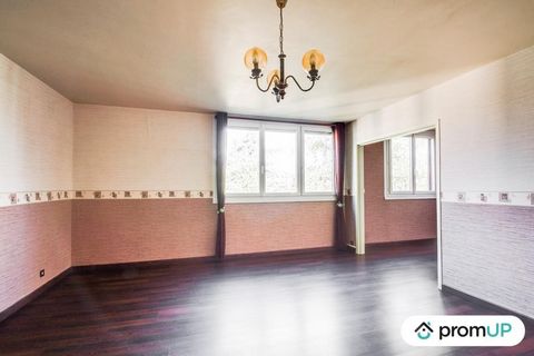 West facing, this very bright apartment with no neighbours on the sides, is located on the second and last floor. This apartment consists of an entrance hall of 4.7 m² and a double living room of 33 m² which offers various layout possibilities. You c...