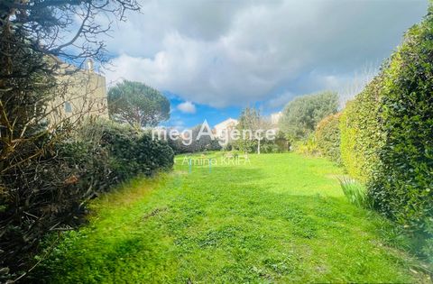 In the heart of Seyne Sur Mer Imagine yourself living in a personalized home, surrounded by greenery and bathed in sunshine all year round. This spacious, serviced plot of 991m2 offers the perfect canvas to make your aspirations come true. With a lar...