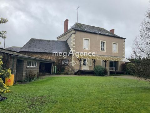 Residence of approximately 184 m². Entrance hall, serving, living room, lounge with fireplace, kitchen, equipped, access to the terrace, toilet. 1st floor: four bedrooms, bathroom, toilet. 2nd floor: one bedroom, one room to convert, attic, convertib...