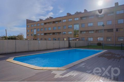 2-bedroom duplex apartment, fully furnished and equipped, located in a gated condominium with a swimming pool, outdoor leisure area, private garden, and very close to the Serra de Negrelos. Ideal for those who enjoy tranquility, nature, and being clo...