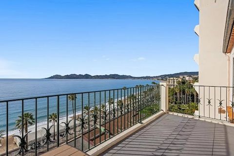 Exceptional opportunity! Welcome to the vibrant heart of Cannes' Old Town, where luxury meets authentic Mediterranean charm. We are delighted to present this stunning residence, a true gem nestled just steps from the beach, offering an incomparable l...