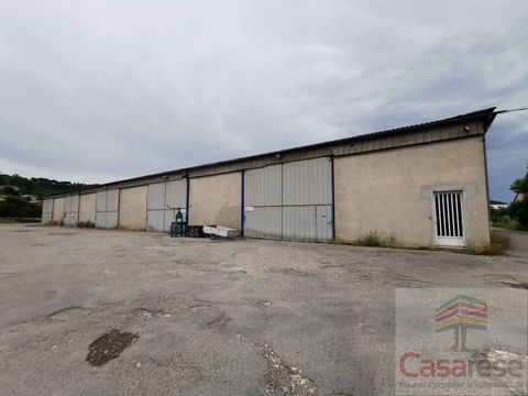 For sale, in the town of Villeneuve sur Lot, large commercial premises of approximately 1100 m2 on a plot of approximately 5460 m2. Very nice location, in a residential area. Ideal for investors who can create a subdivision, senior housing, individua...