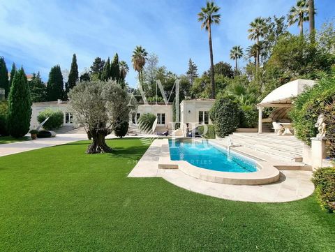 Walking distance to the sandy beaches and the famous Croisette in Cannes, luxurious property essentially on one level with palatial inspired architecture. Located in the residential and Cannes area of La Croix des Gardes, this prestigious villa offer...