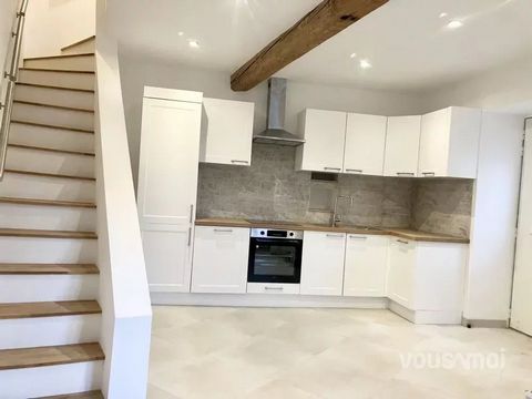 VOUSAMOI invites you to discover this charming village house that has been carefully renovated. This bright T3 house of 90m2, built on a basement, offers a layout on three levels: On the first level, a kitchen-living room of 21m2. On the second level...