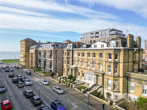 Two bedroom top floor apartment in Hove’s second avenue, with two east facing balconies and wooden floor throughout. Share of freehold and communal gardens. Located in one of Hove’s most sought after areas, this beautifully presented flat is just min...
