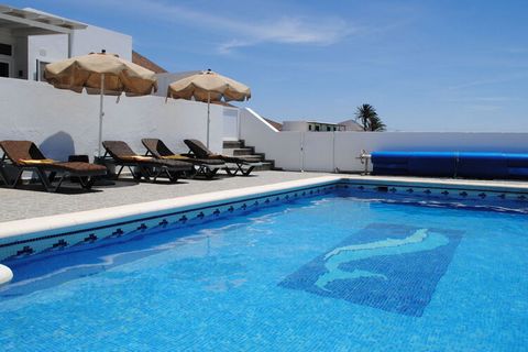 Cozy holiday home 130m², with two large terraces and air-conditioned saltwater pool, 8m x 4m, quiet but still centrally located! One bedroom with a double bed and one with two beds share a bathroom with a walk-in shower. There are 6 sun loungers, a d...
