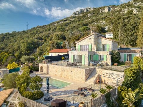Nestled in La Turbie, facing south and 180° view from the tip of Italy to Saint Jean Cap Ferrat, this captivating property testifying to the timeless charm of the region, combines spectacular views of the sea and Monaco, relaxation area with swimming...