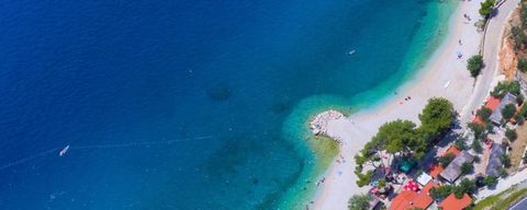 Apart-hotel in Podgora on Makarska riviera on the first line to the sea! Super-attractive location! It is just above the main road, over a beautifu pebble beach. Total surface is 470 sq.m. It has 4 levels.  Property offers 5 furnished and equipped ap...