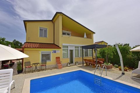 Apartment house with swimming pool Poreč town area. This fantastic apartment house with a total of five apartments was built in 2003 in a quiet place cca. 6 km from the sea. It has been rented seasonally for years, so it can continue to be used. Its ...