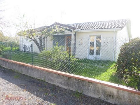 TARN (81) For sale in Gaillac, approximately 1 km from the train station, 1,500 km from the city center and 30 minutes from Toulouse, a wooden frame house, very well insulated, on one level, with approximately 93 m2 of living space on a flat, fenced ...