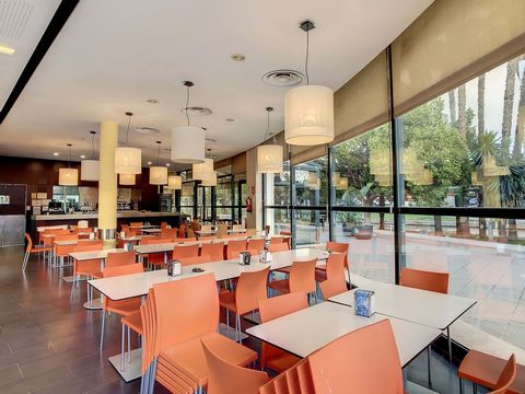 Business Opportunity! Restaurant for Transfer in the Technology Park of Málaga. We are offering an established restaurant located in the renowned Technology Park of Málaga. This thriving business, which has been operating successfully for 20 years an...