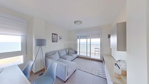 Century 21 sells: 2-bedroom apartment in one of the best areas of La Manga de Mar Menor (San Javier, Cartagena). Excellent opportunity to acquire this property in a residential area with an area of 65m² well distributed in 2 bedrooms with fitted ward...