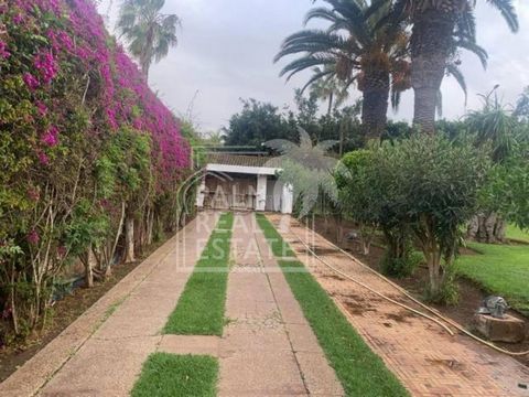 Luxurious villa in a high-end complex with pool in Casablanca rte dazmmour This magnificent villa of 2000 m of land is composed of; 4 bedrooms with their bathrooms, 3 living rooms; Ch personal. Dining room Equipped kitchen, large terrace with a beaut...