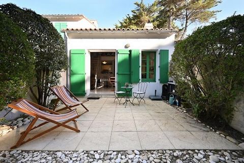 Exclusivity - Real estate Ile de Ré, La Couarde Sur Mer, a stone's throw from the beach House located in a residence with swimming pool and tennis court It consists on the ground floor of a living room, kitchen, bathroom, toilet, a bedroom with cupbo...