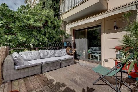 In the prestigious Montfleury neighborhood, just a few steps from the famous Rue d'Antibes, discover this charming 3-room apartment nestled within a secure residence, offering a peaceful and privileged living environment. Bright and elegant, this pro...
